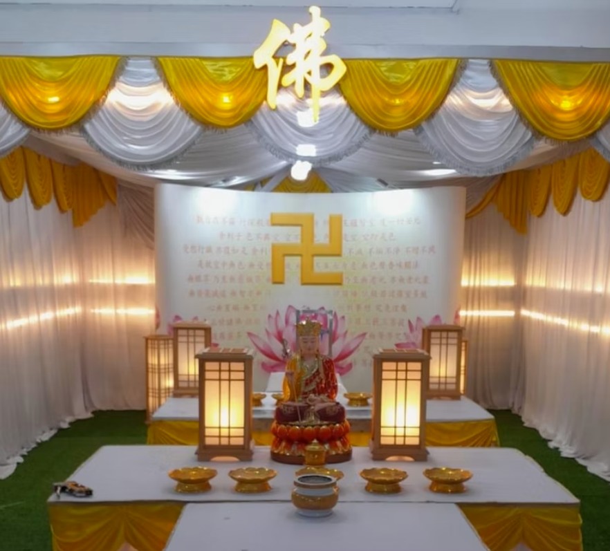 Buddhist funeral wake setup by Lee Teoh Heng Undertaker with gold altar and traditional deity backdrop