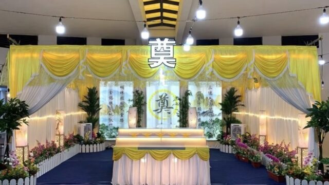 Taoist funeral wake setup by Lee Teoh Heng Undertaker with gold ceremonial altar and pagoda-style structure